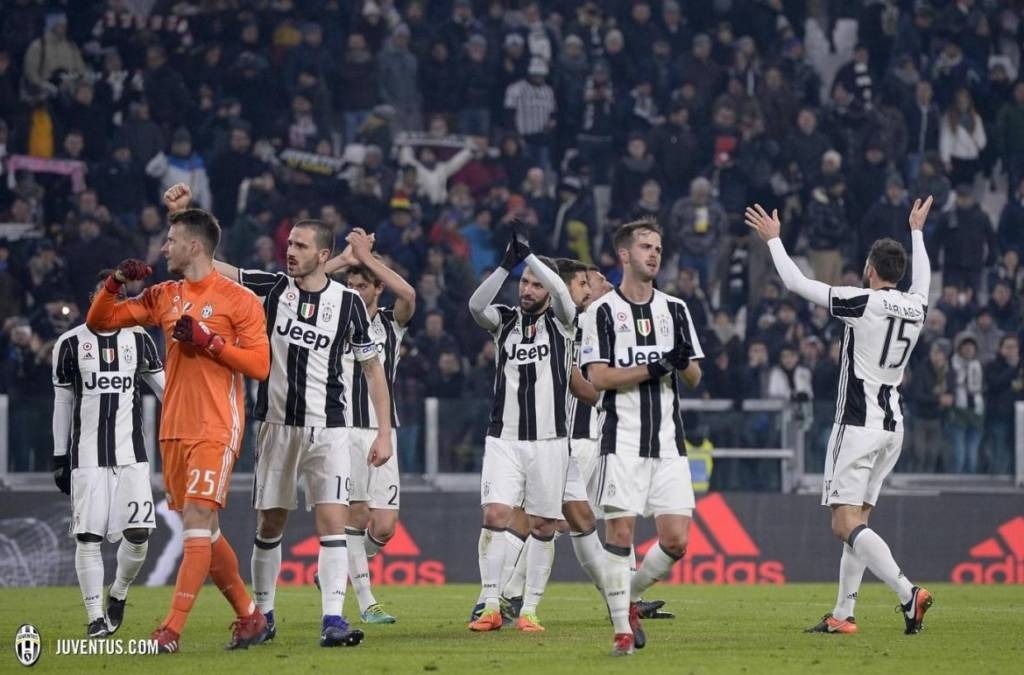 Juve decide no início e elimina o Milan