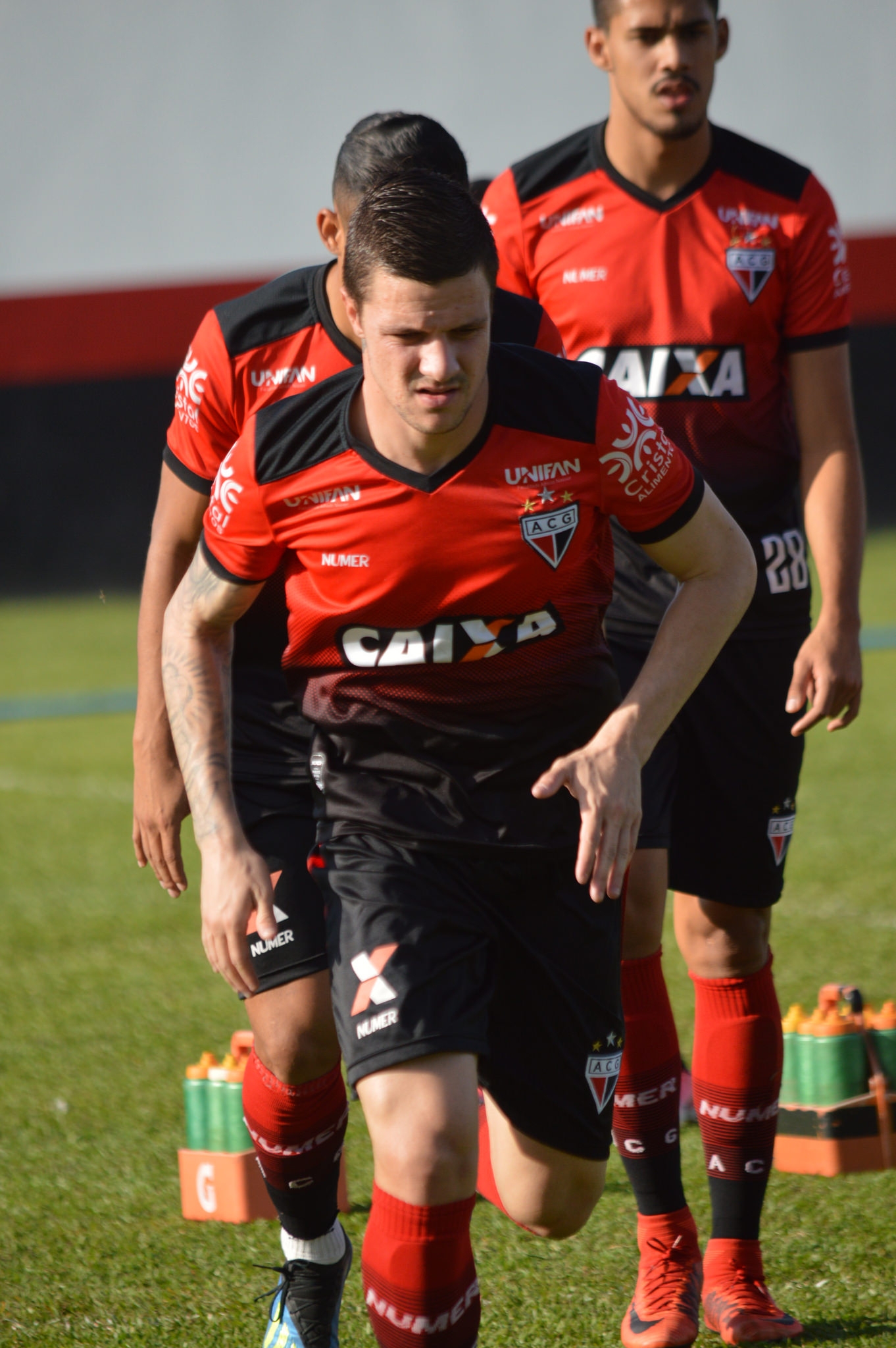 Com a cabeça aqui, mas de olho lá