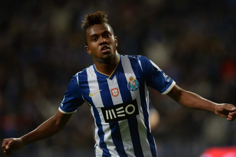 Vasco acerta empréstimo do atacante Kelvin