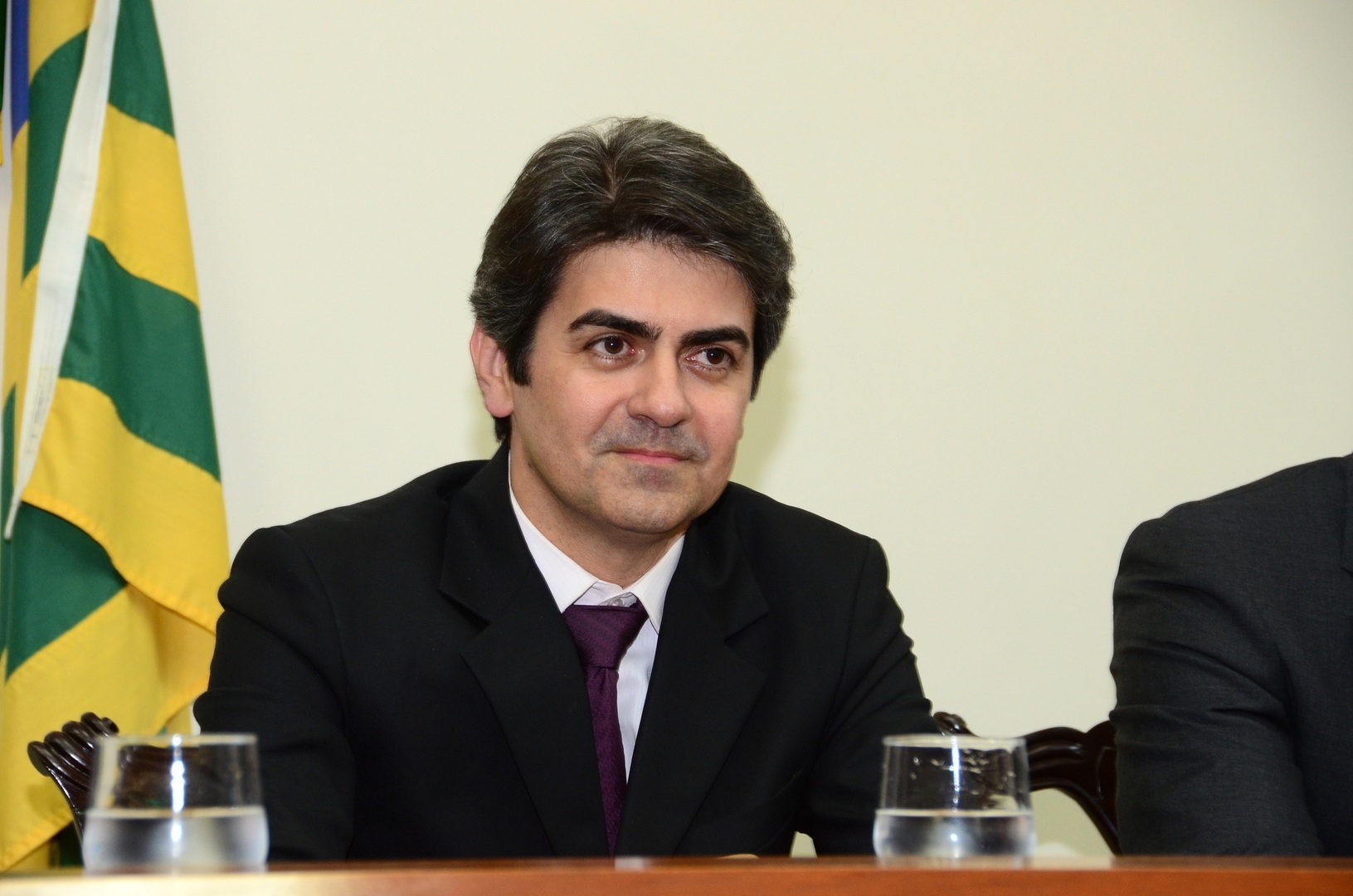 MP questiona leis que transformaram empregos em cargos públicos