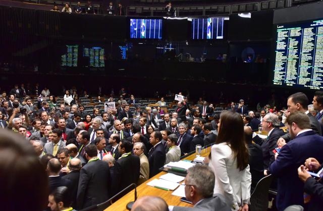 Pela ordem…