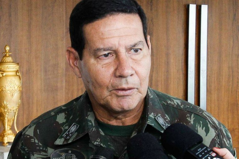 O vice de Bolsonaro foi infeliz nas declarações?