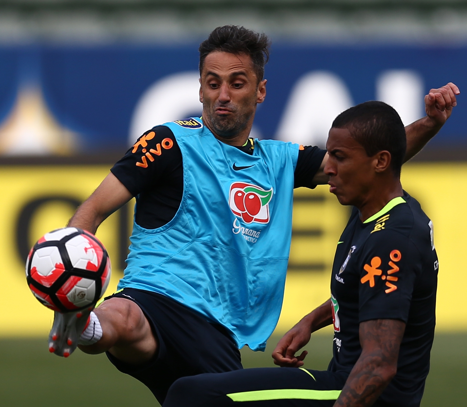 Luiz Gustavo pede dispensa da Copa América