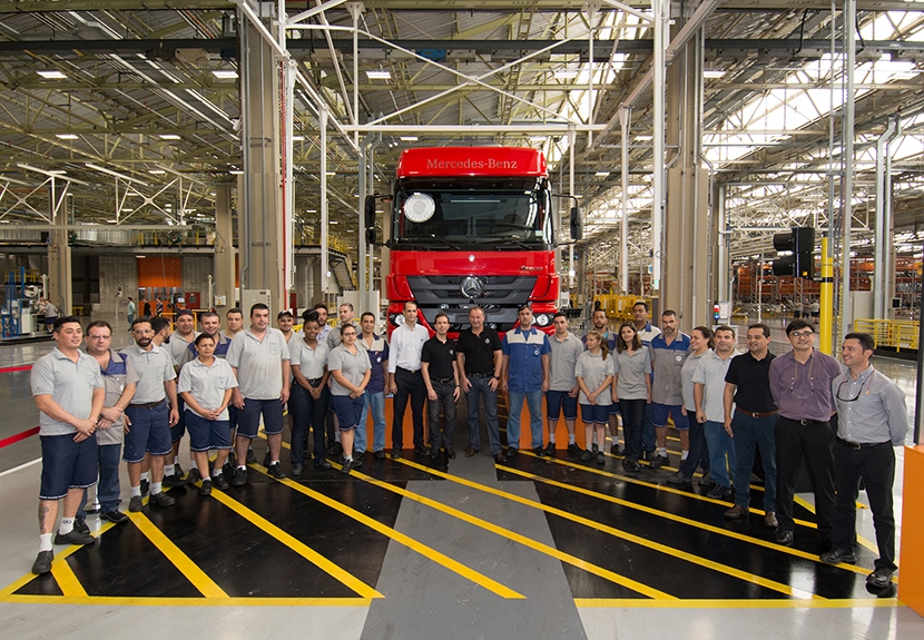 Mercedes-Benz já produz caminhões com a filosofia da Indústria 4.0
