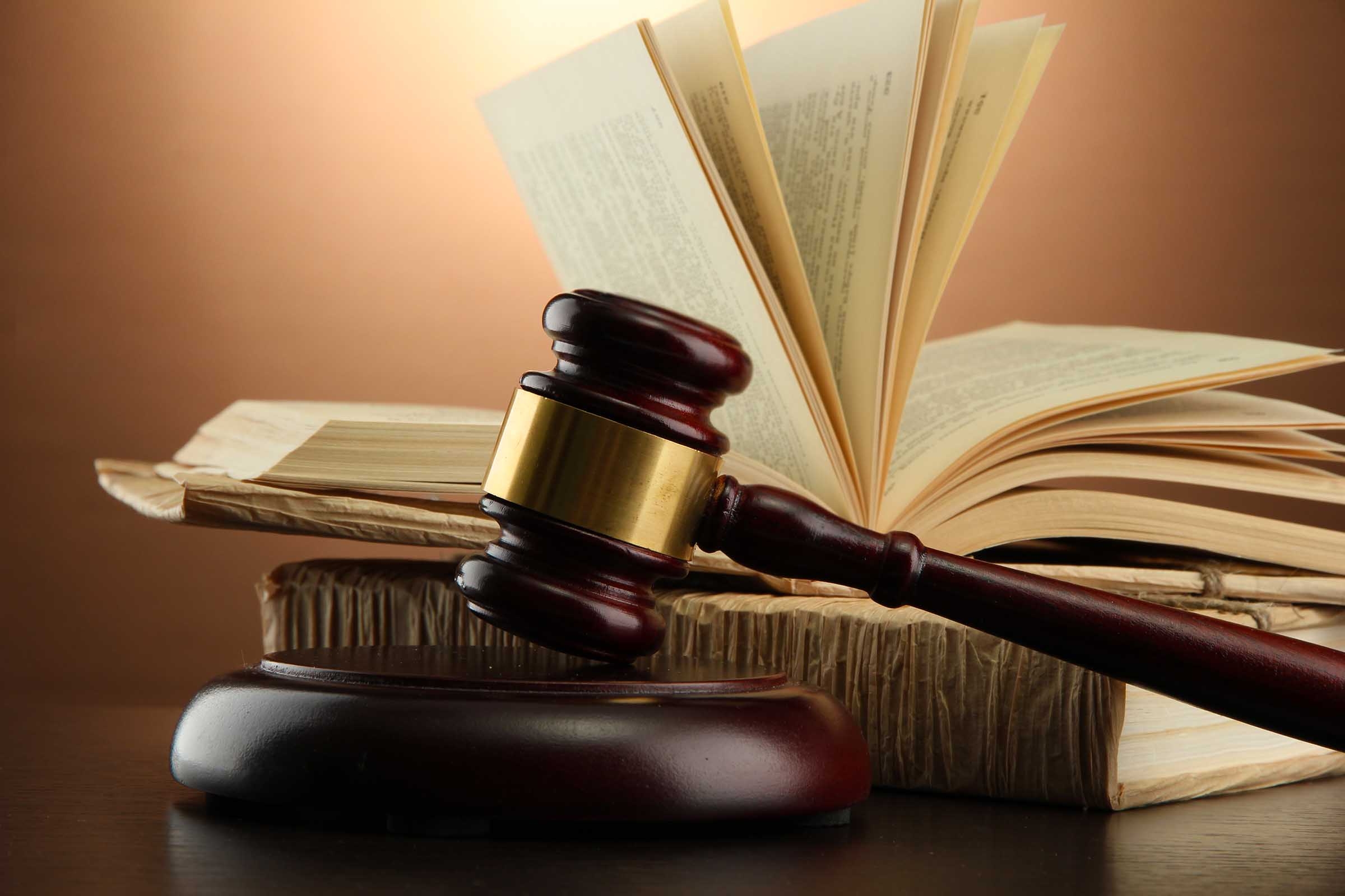 O cidadão carrega nas costas  um Judiciário moribundo e oneroso