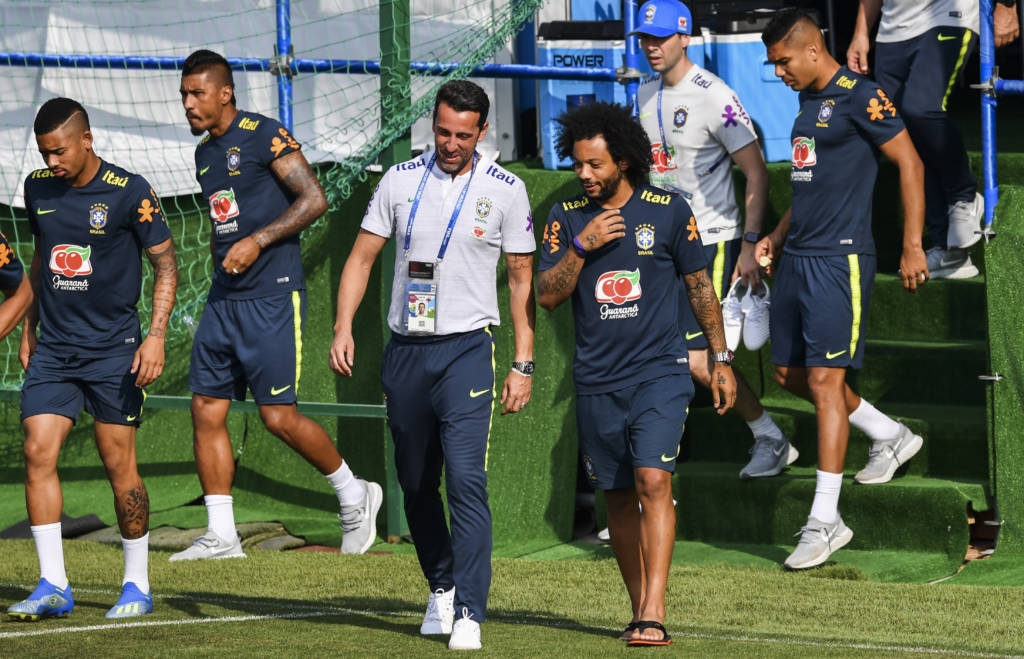 Com dores nas costas, Marcelo é poupado de treinamento