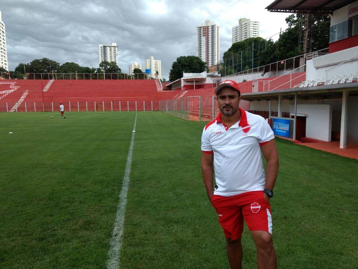 Auxiliar cobra atitude após goleada em Goianésia