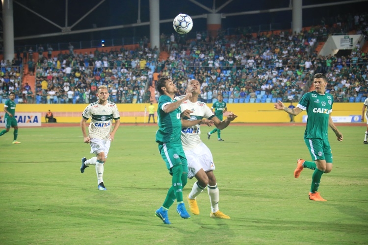 Estádio lotado, embalo quebrado