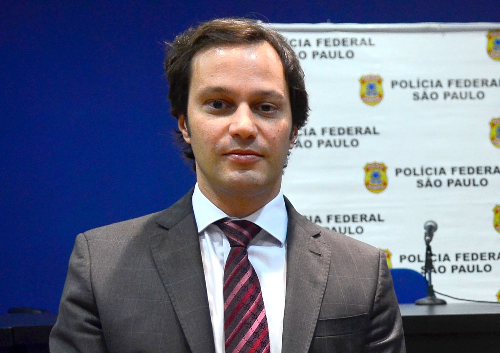 PF apura conduta de delegado que postou no Facebook sobre prisão de políticos