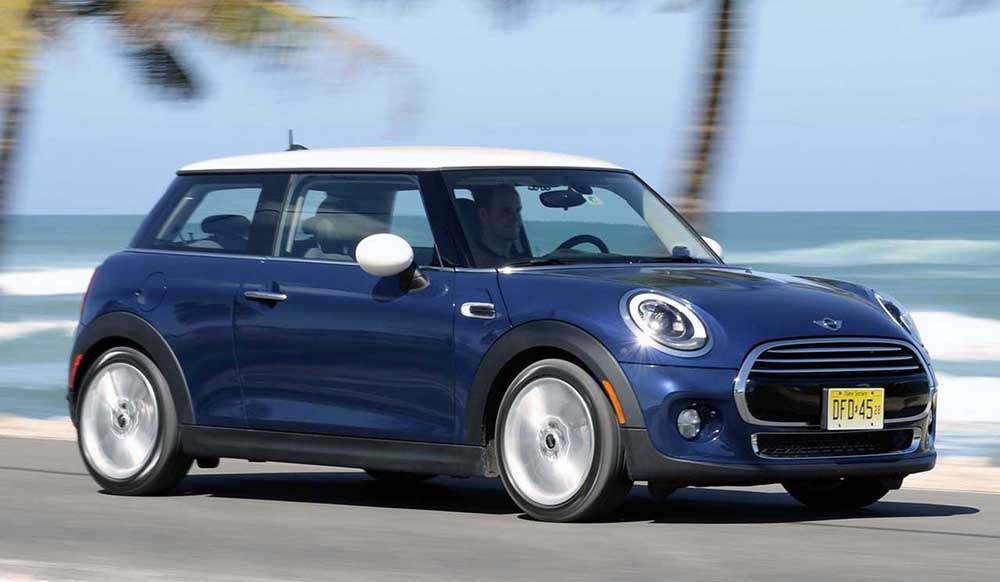 Versão MINI Cooper Top é lançada no mercado brasileiro com 3 e 5 portas