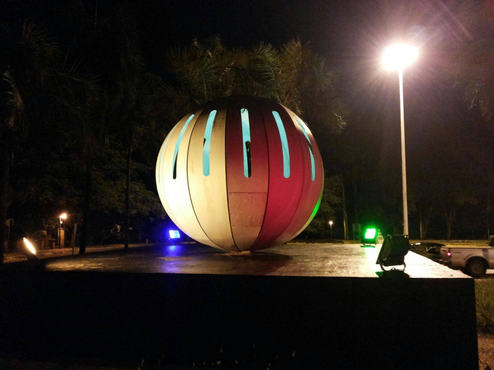 Monumento no Setor Oeste ganha as cores das Olímpiadas