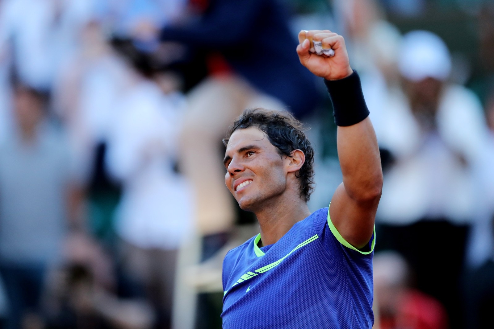 Nadal leva susto, mas vence na estreia em Barcelona; Djokovic ganha em casa