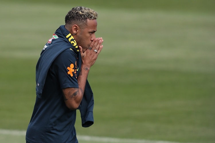 Neymar treina normalmente e diz estar bem para o jogo