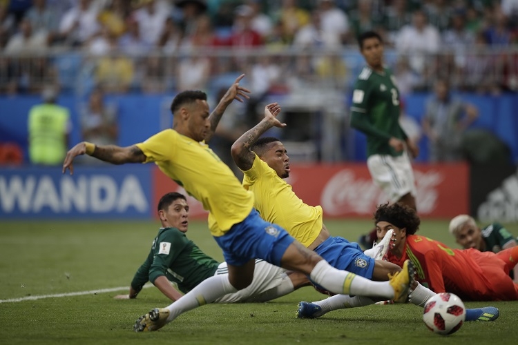 Neymar marca o sexto em Copas e entra no top 10 brasileiro