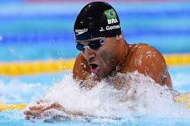 Atletas do 4x200m melhoram marcas