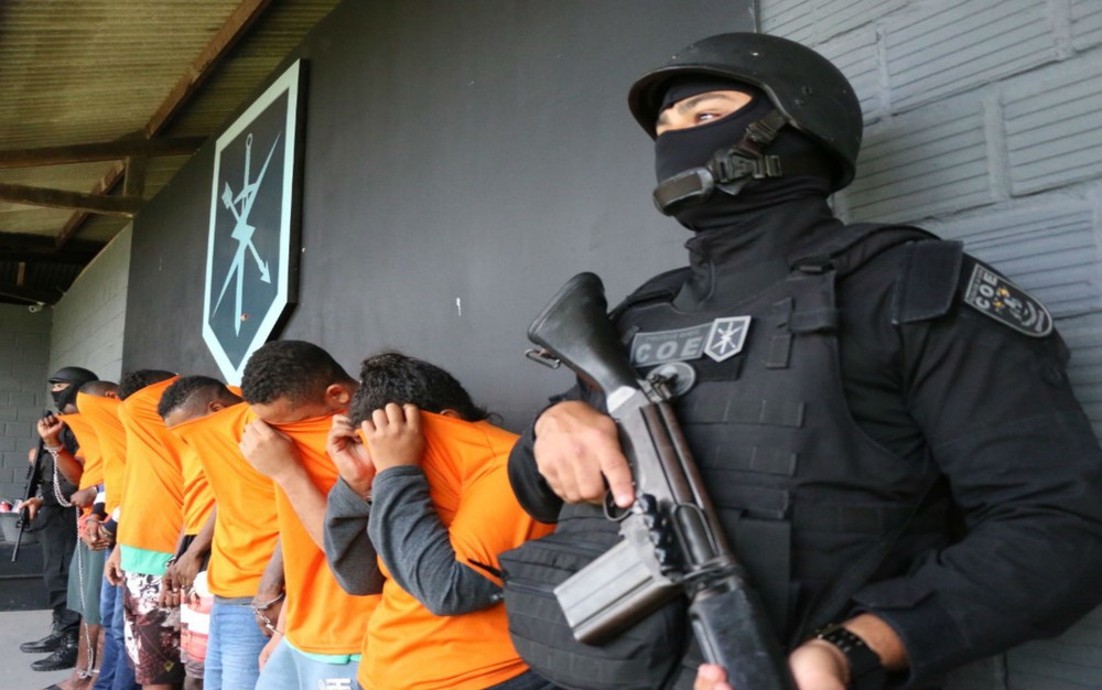 Dupla suspeita de comandar quadrilha de tráfico é presa em prédio de luxo