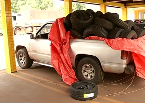 Três homens são presos por transportar pneus contrabandeados do Paraguai