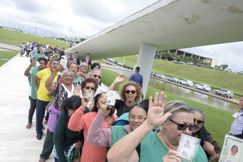 Decisão permite que advogados “furem fila” em agências da previdência social