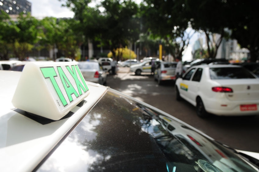 Mulheres afirmam que preferem andar de Uber e são agredidas por taxista