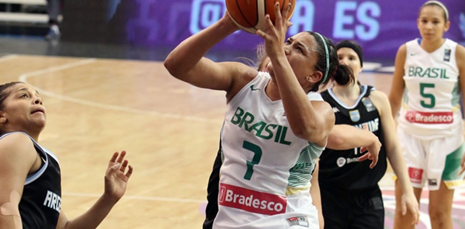 Brasil derrota Argentina e avança à final