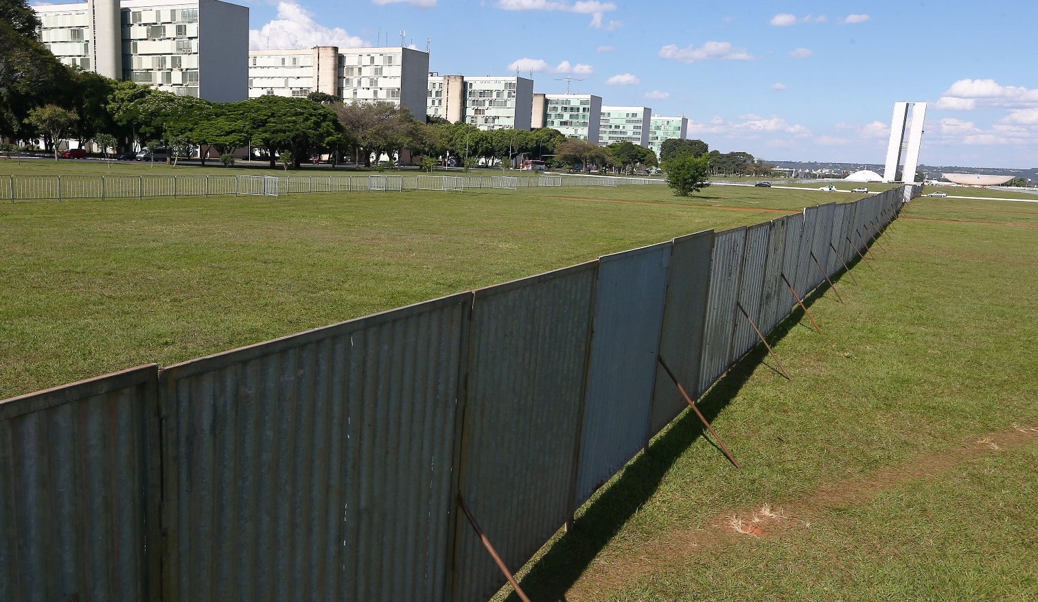 A vergonha do muro do PT