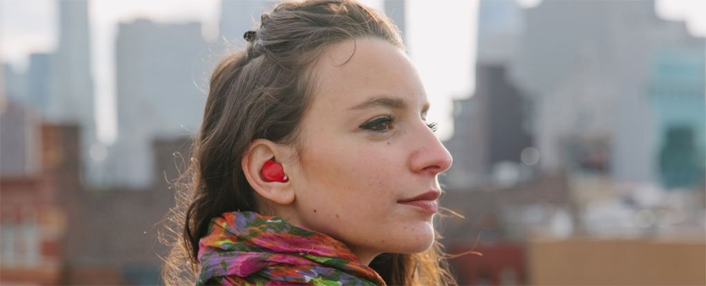 Fones de ouvido inteligente garantem traduzir línguas em tempo real