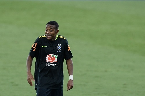 Com lesão na coluna, Robinho para por três semanas