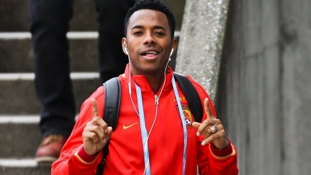Galo vence disputa e anuncia Robinho