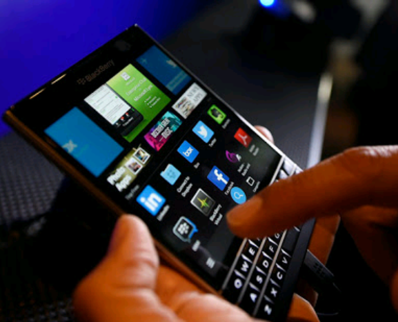 BlackBerry processa WhatsApp por copiar patente do BlackBerry Messenger