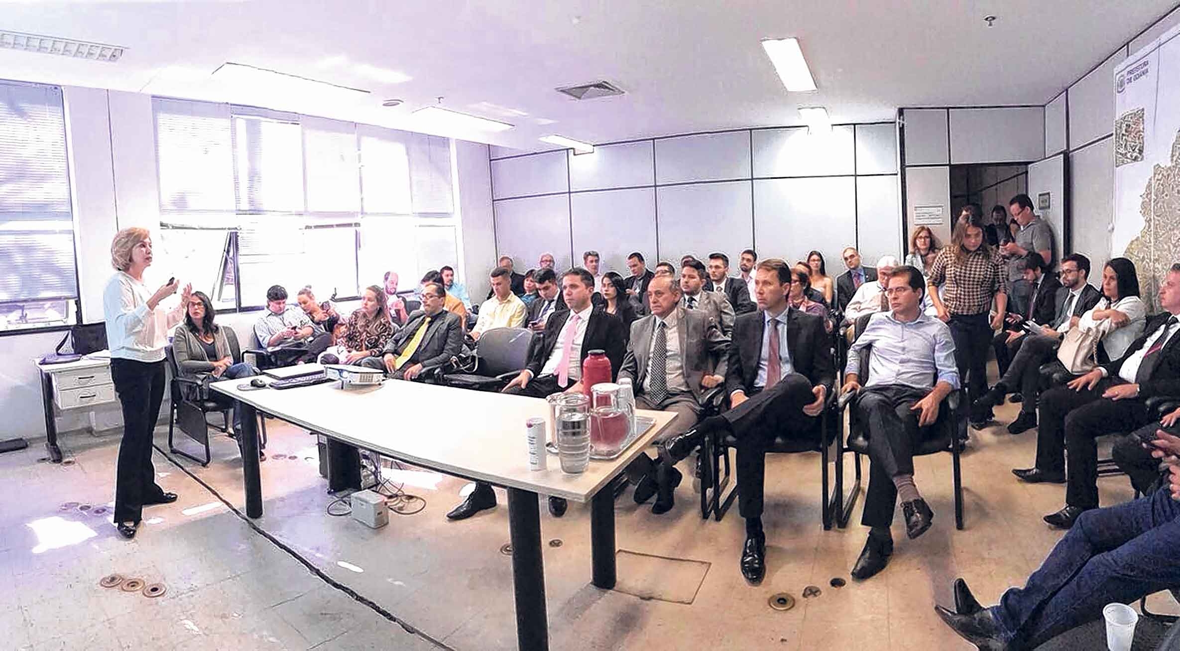 Parlamentares acompanham apresentação do Plano Diretor