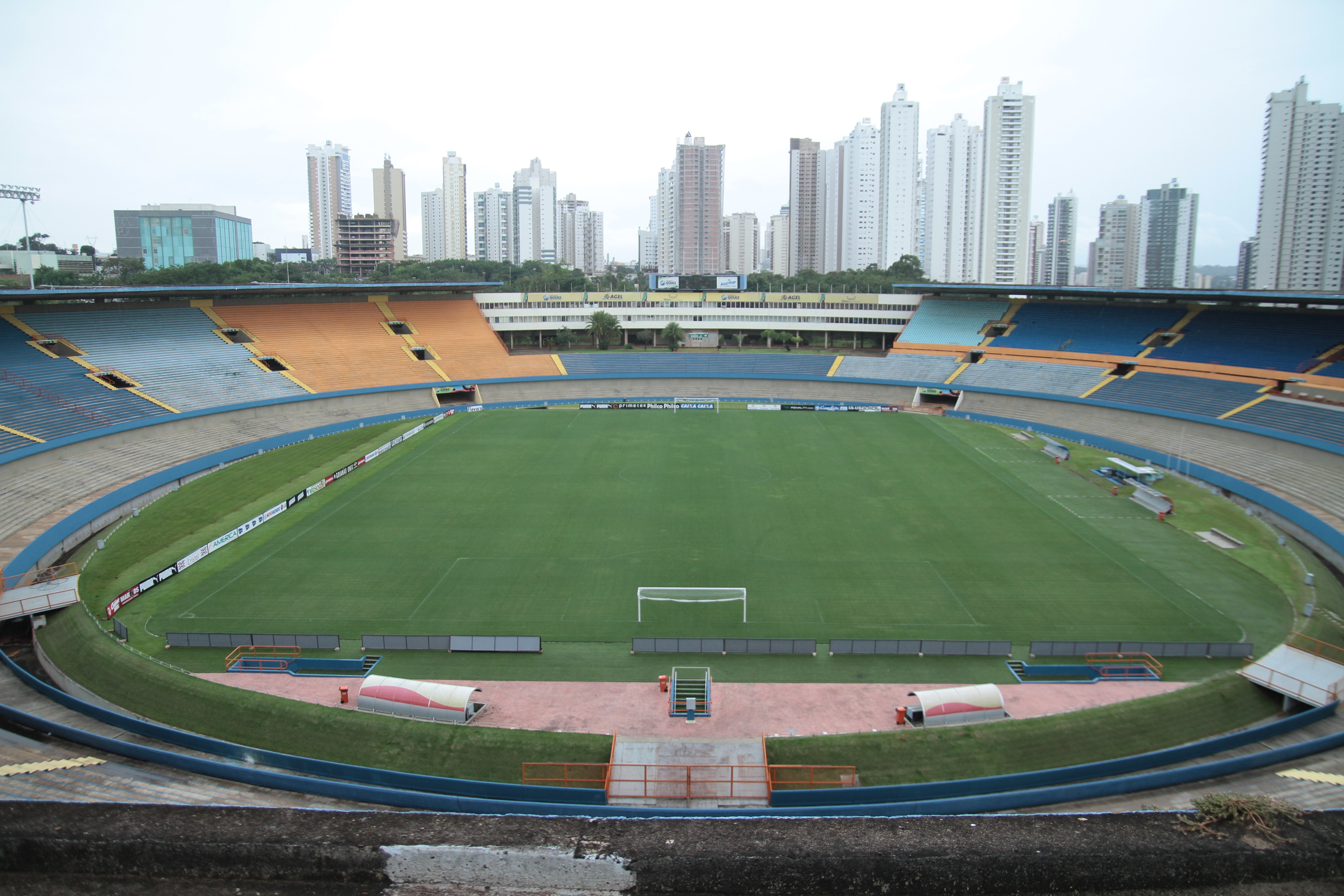 Estádio Serra Dourada vai cobrar estacionamento