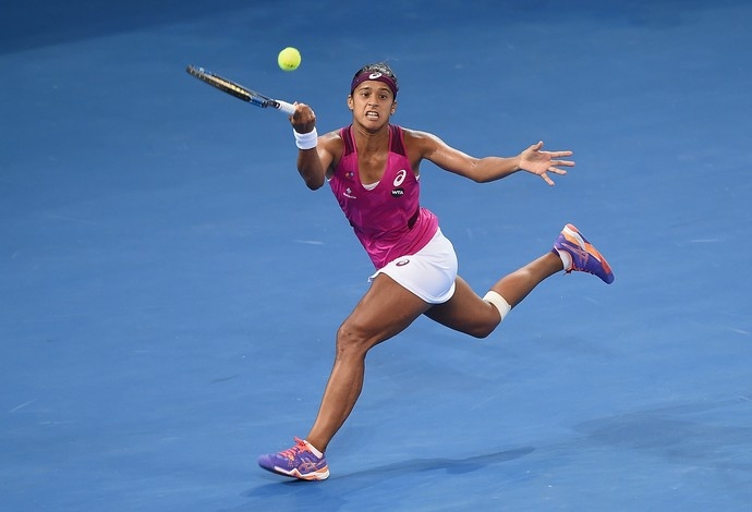 Teliana cai na estreia, em  Brisbane