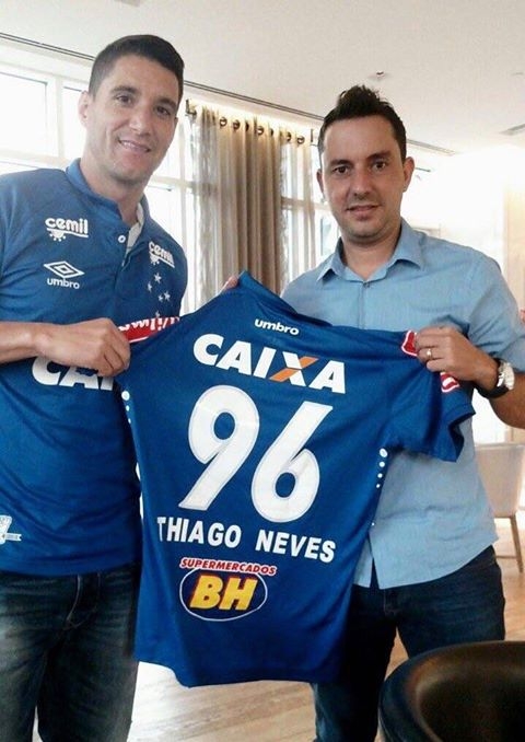 Cruzeiro acerta com meia Thiago Neves