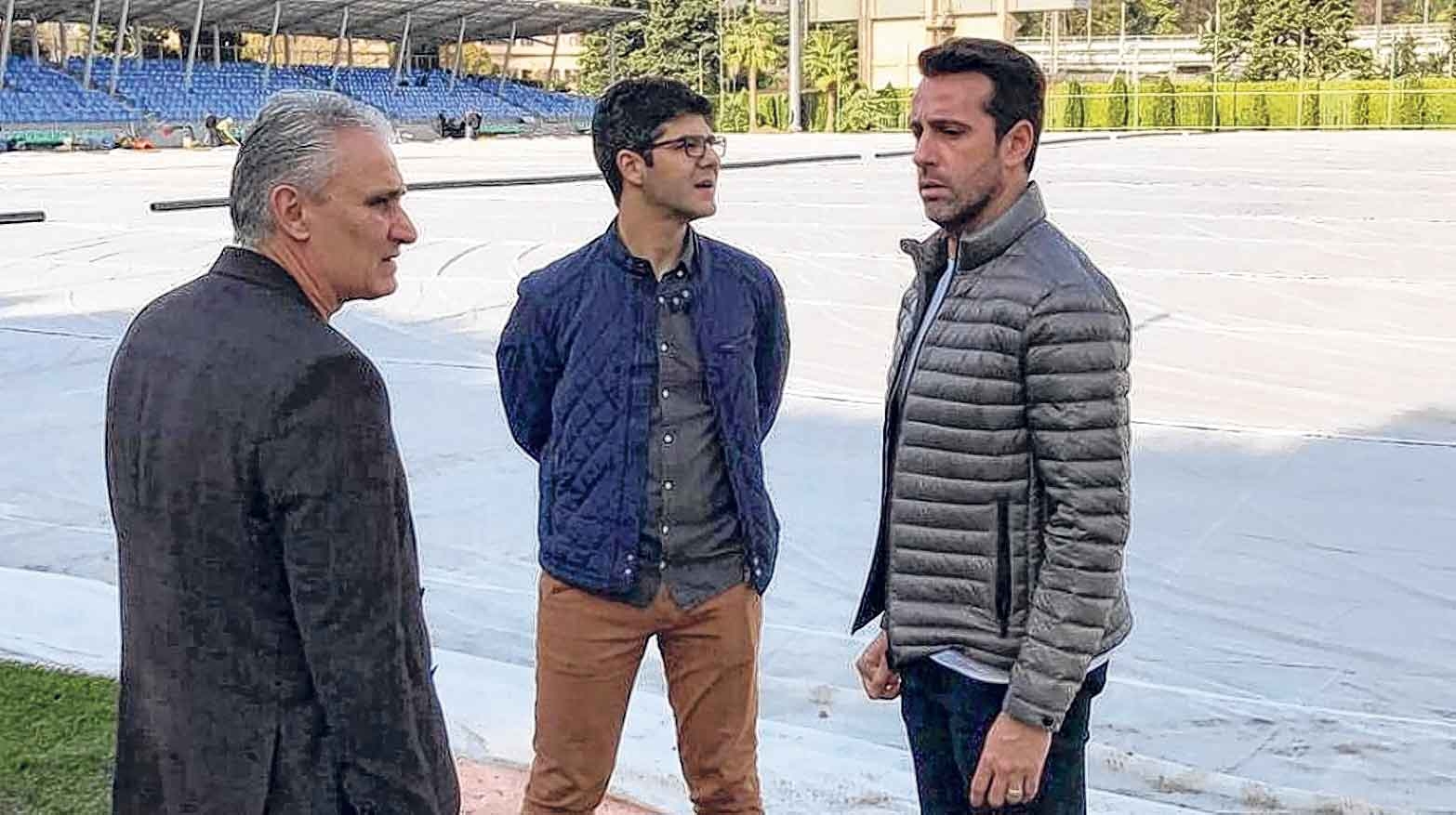 Tite e Edu visitam centro de treinamento em Sochi
