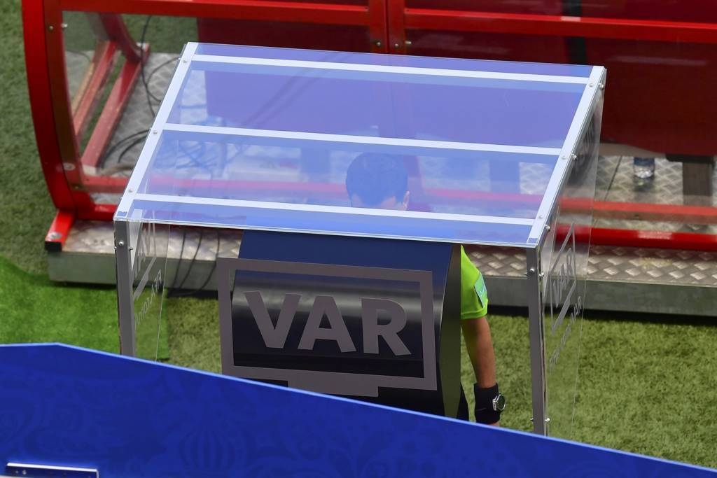 Campeonato Francês oficializa árbitro de vídeo