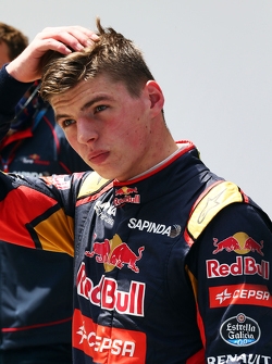 Verstappen faz melhor tempo em treino livre