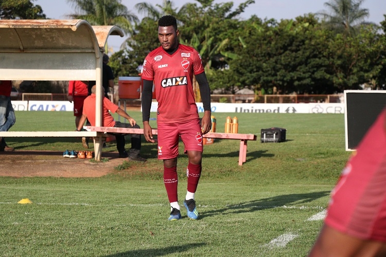 Desfalques pesados em desafio