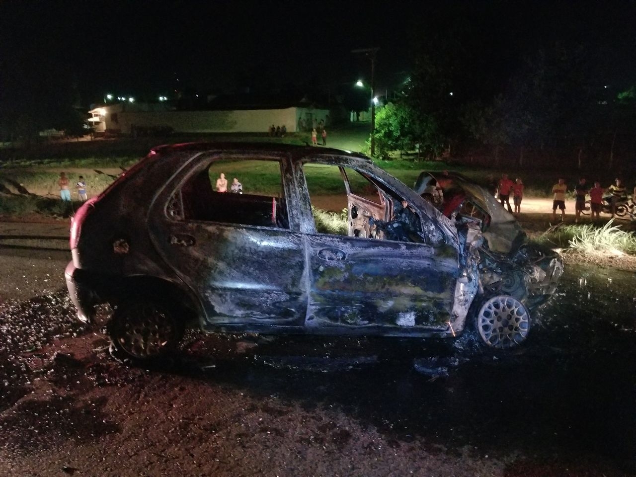 Jovem suspeito de matar os pais, se envolve em acidente na BR-153