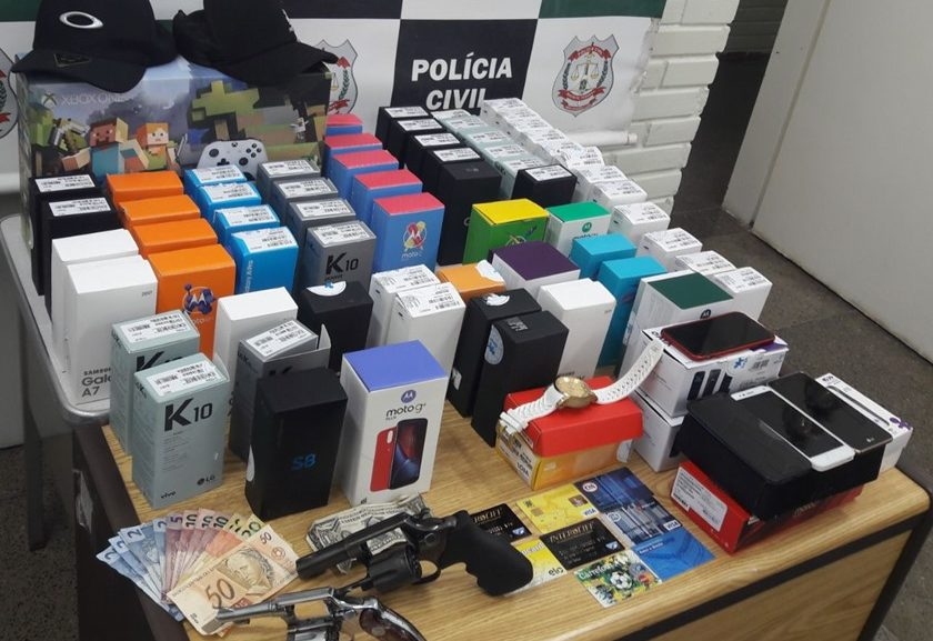 Quadrilha é presa em Goiás com aproximadamente 100 celulares roubados