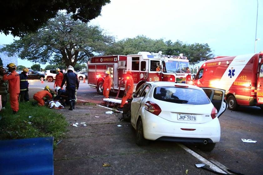 Mulher morre atropelada em frente ao Ministério da Saúde