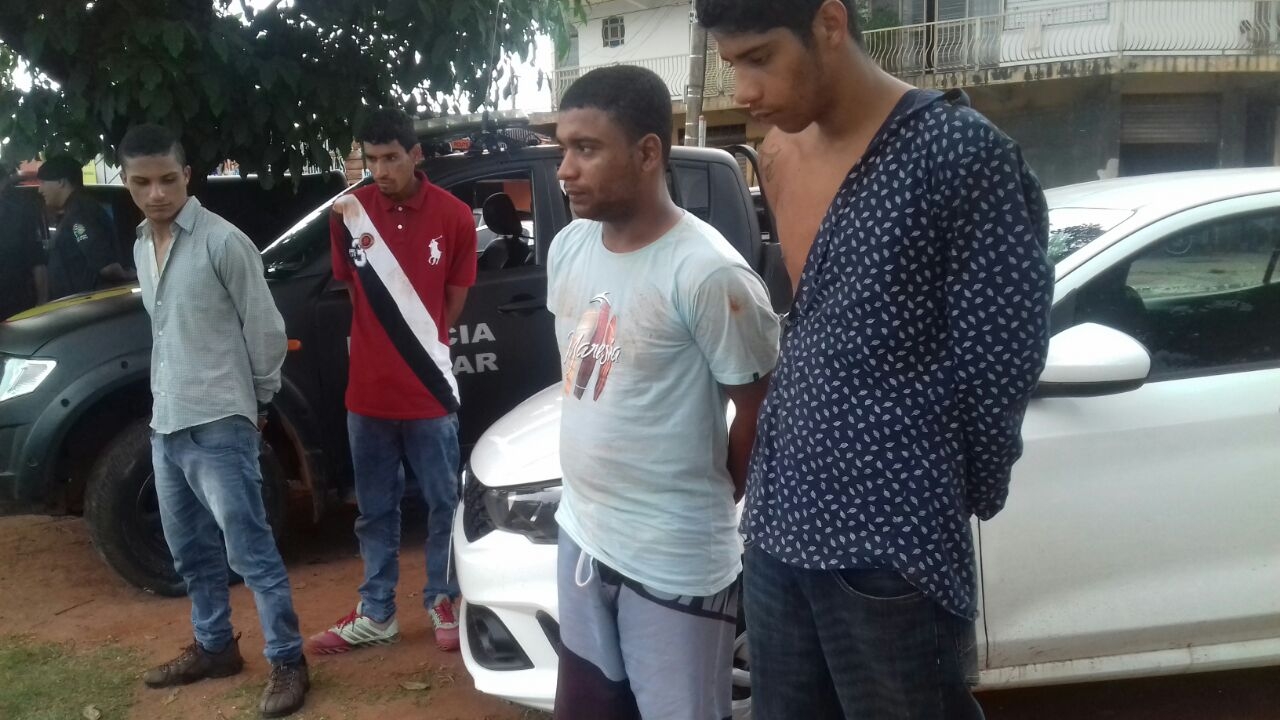 Quatro homens são presos após assalto em loja de eletrônicos, em Trindade; Vídeo