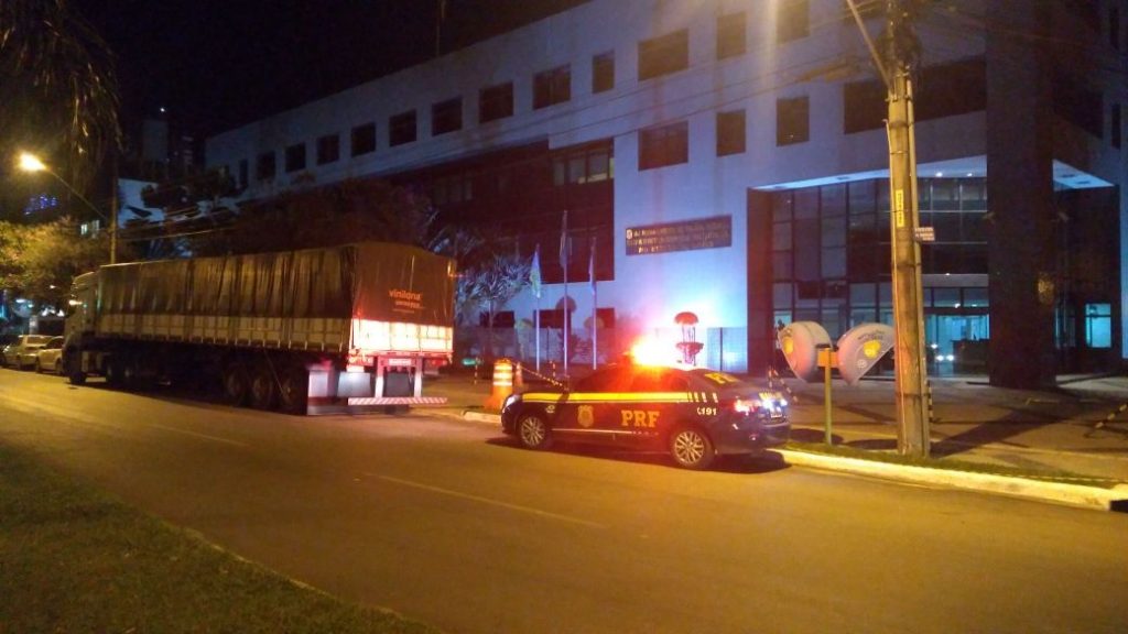 PRF apreende carga de cigarros avaliada em R$ 4 milhões em Goiânia