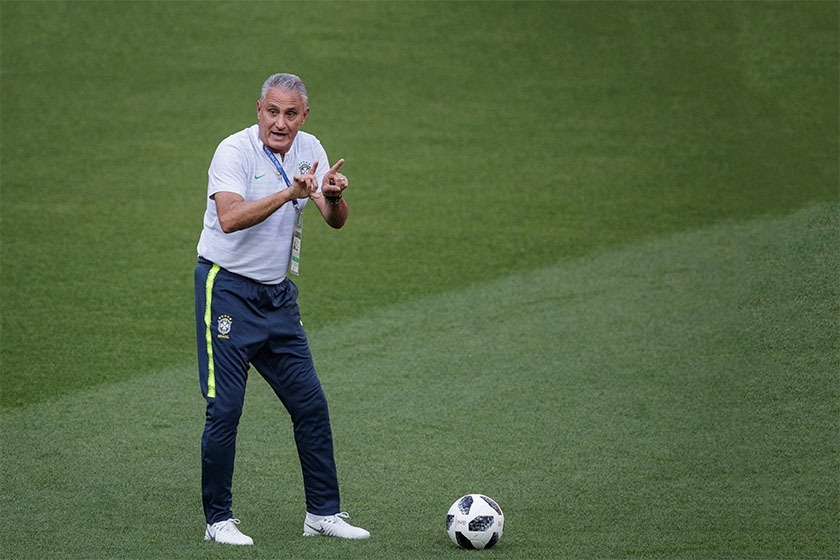 Tite descarta mudanças para jogo contra a Sérvia e defende choro de Neymar