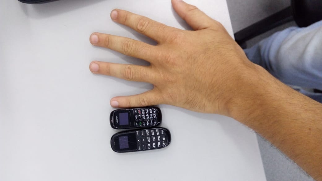 Minicelulares quase sem metal e medindo 6 cm são apreendidos dentro de presídios de Goiás