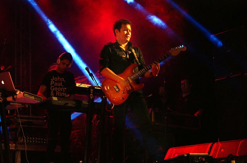 Mesmo com ingressos gratuitos, show de Ximbinha não atrai público em Manaus