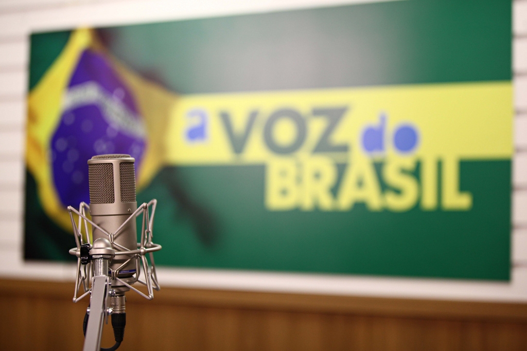 Câmara aprova flexibilização do horário da Voz do Brasil