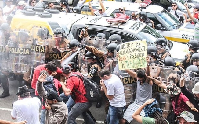 “Madame, o monstro que tira a sua aliança na faca, tem a ficha menos quilométrica que o ‘cusão’ de farda”