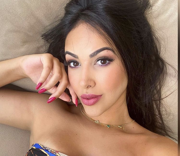 Influenciadora morre após compilações de lipoaspiração