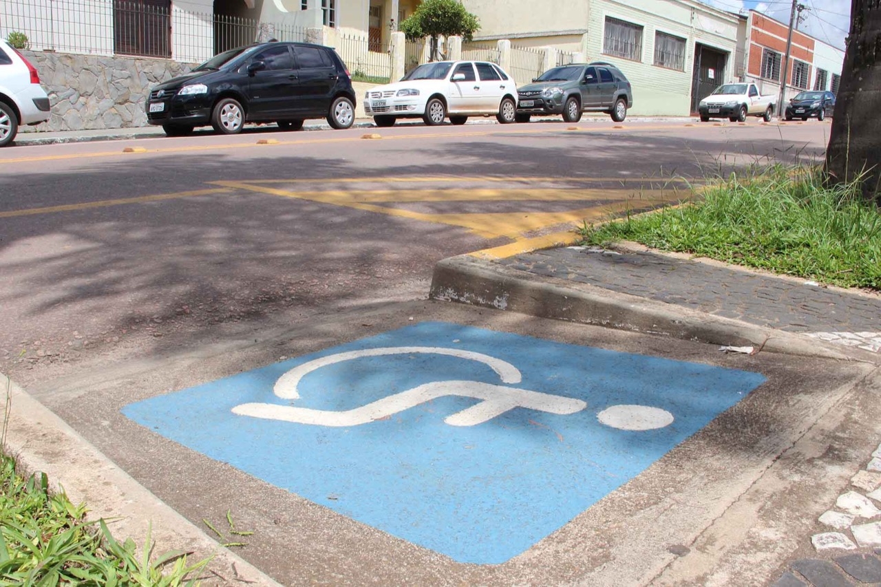 Mobilidade urbana: padronização de calçadas para circulação de deficientes
