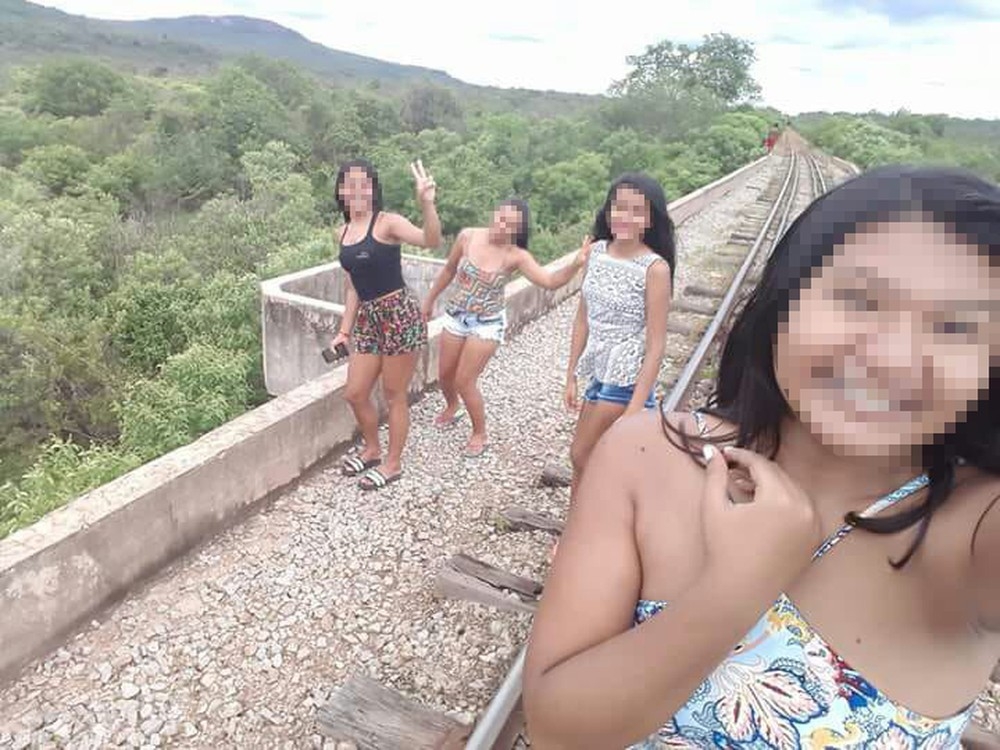 Jovens caem de ponte de 10 metros de altura ao tirar selfie